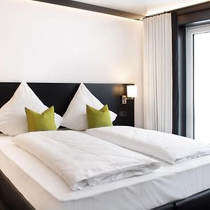 Standard Zimmer mit Kingsize-Bett